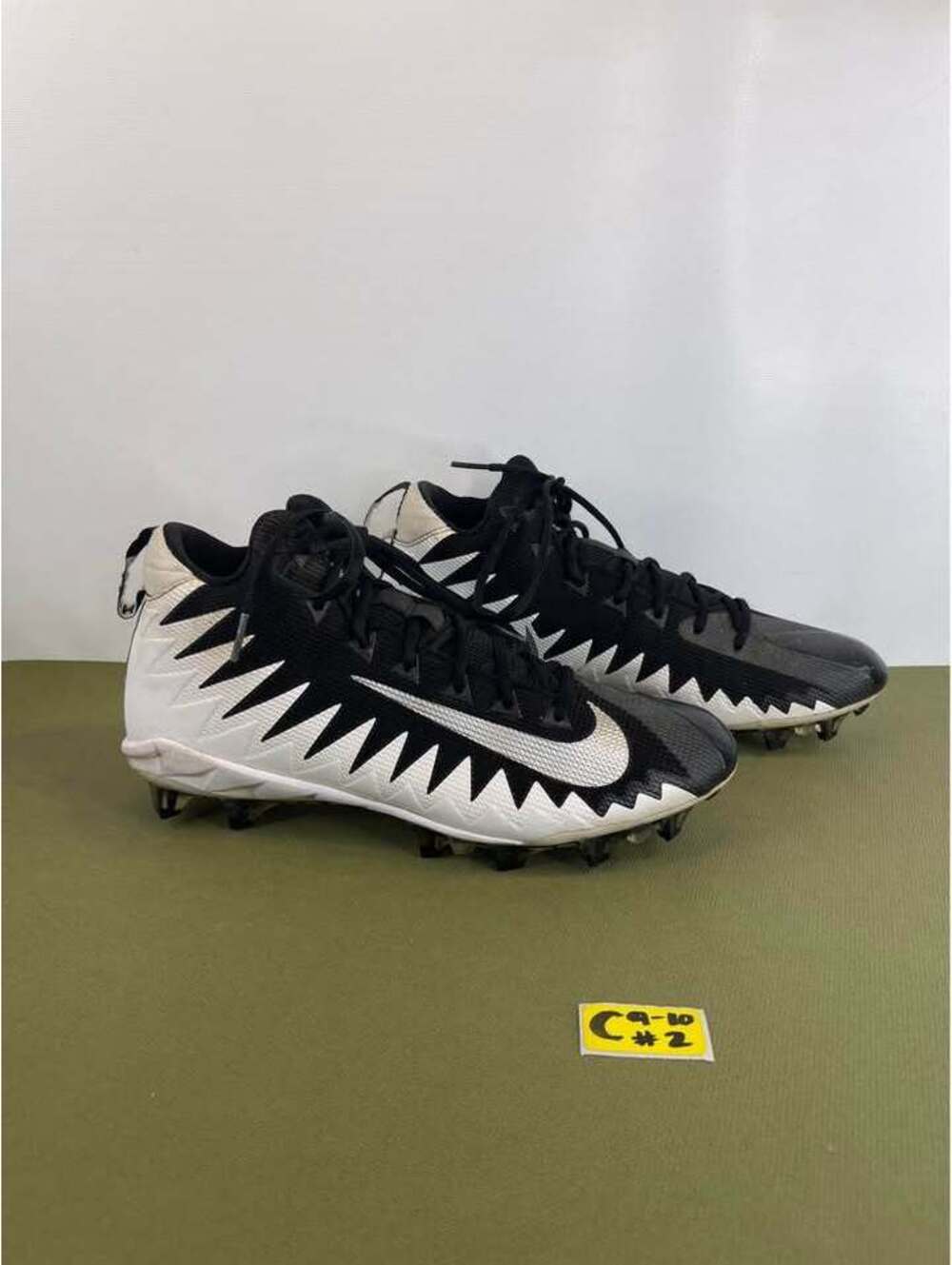 Nike Alpha Menace Pro Mid Football Cleats Black White 871451-103 Size 11